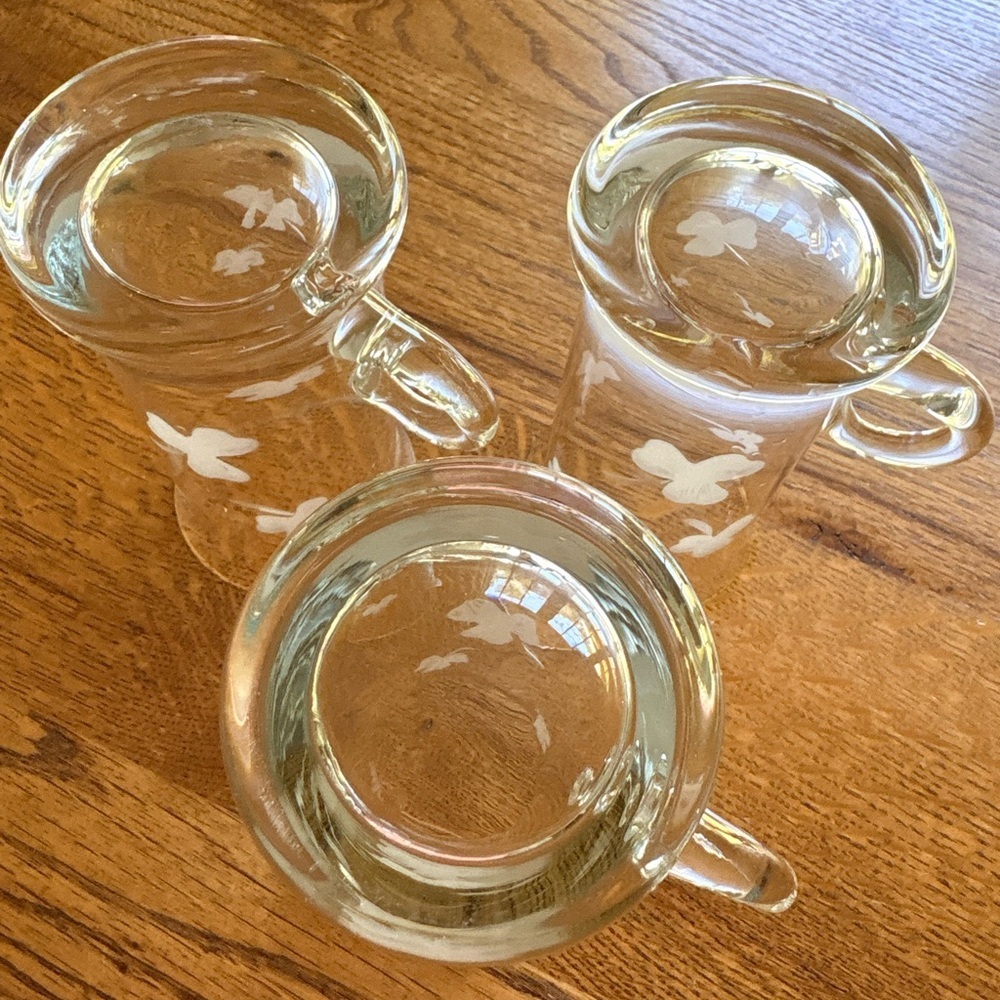Vintage Set of 3 Clear Irish Cream Glass Mugs with shamrock Etching - Picture 7 of 13